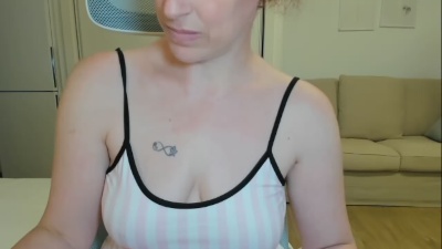 lalita8 live cam on Cam4