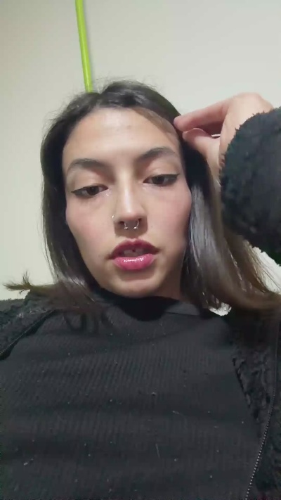 lamalasuerte444 live cam on Cam4