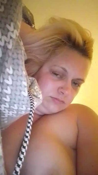 lapetitecoquin3 live cam on Cam4