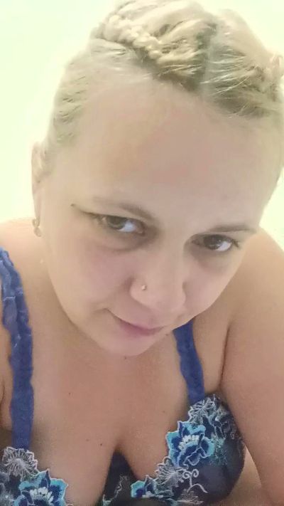 lapetitecoquin3 live cam on Cam4