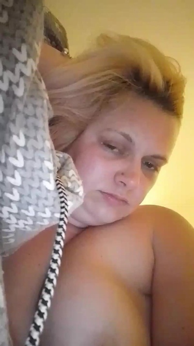 lapetitecoquin3 live cam on Cam4