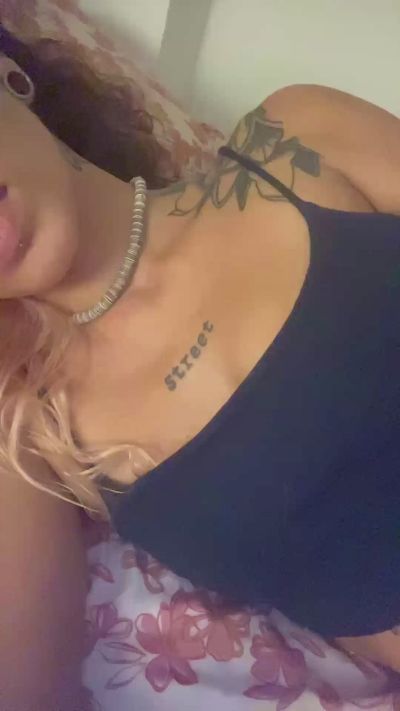 lapiubelle live cam on Cam4