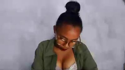 lapoaly1 live cam on Cam4