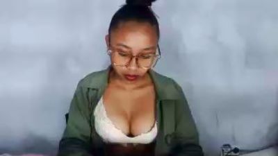 lapoaly1 live cam on Cam4