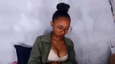 lapoaly1 live cam on Cam4
