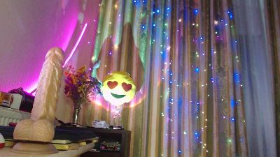 laraluxe live cam on Cam4