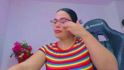 lararoberts_ live cam on Cam4
