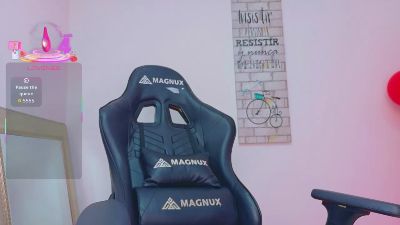 lararoberts_ live cam on Cam4
