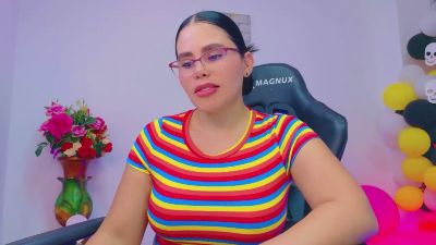 lararoberts_ live cam on Cam4