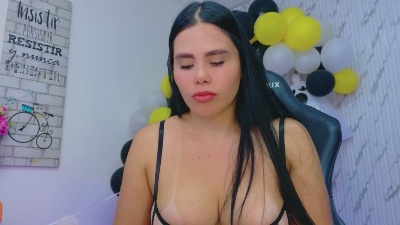 lararoberts_ live cam on Cam4