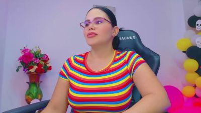 lararoberts_ live cam on Cam4