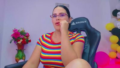lararoberts_ live cam on Cam4
