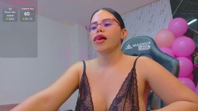 lararoberts_ live cam on Cam4