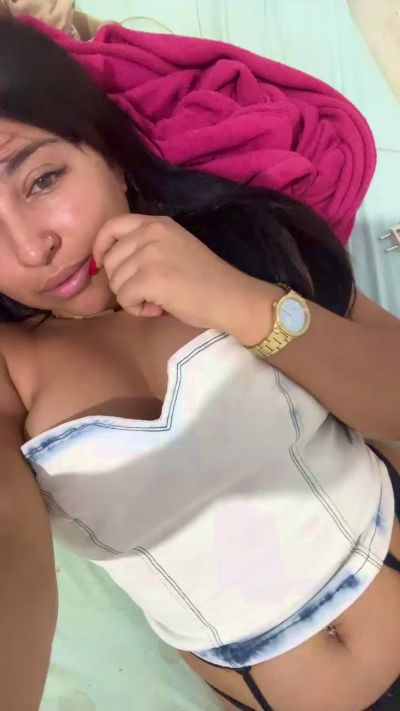 larissa350 live cam on Cam4