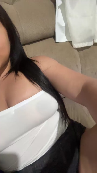 larissa350 live cam on Cam4