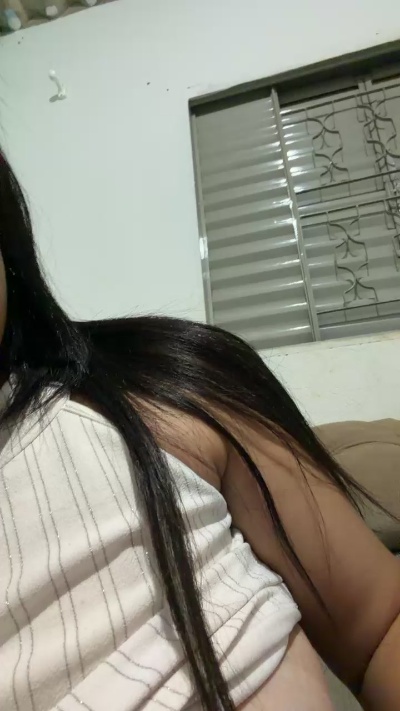 larissa350 live cam on Cam4