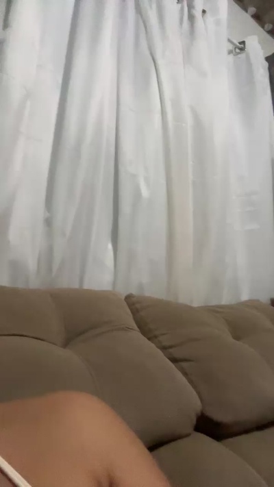 larissa350 live cam on Cam4