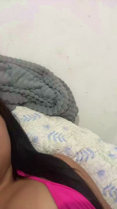 larissa350 live cam on Cam4
