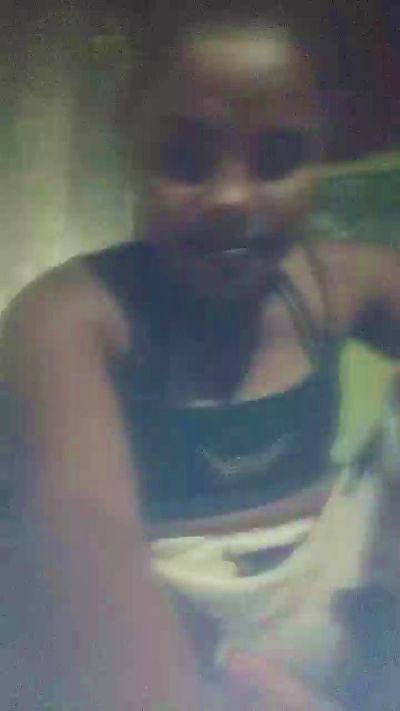 larissa5 live cam on Cam4