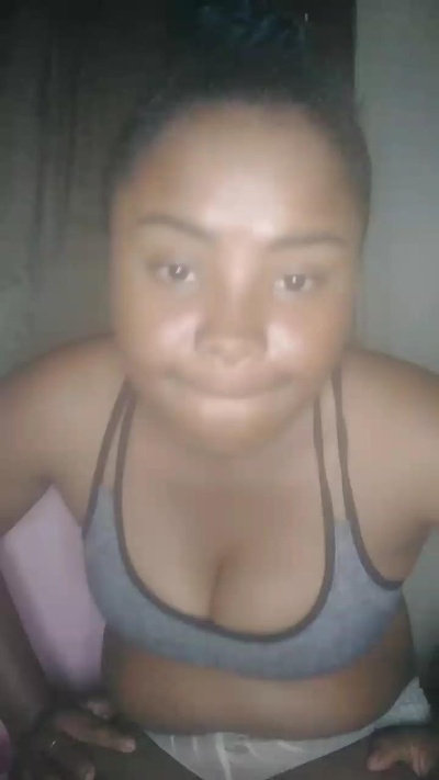 larissa5 live cam on Cam4