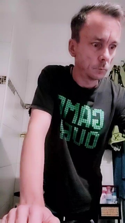 larswars1983 live cam on Cam4