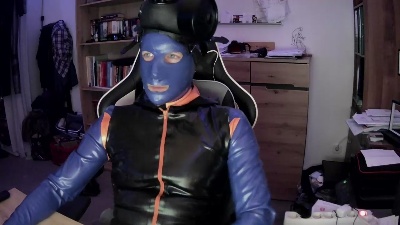 latex_diver34 live cam on Cam4