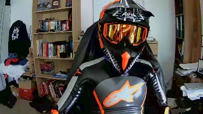latex_diver34 live cam on Cam4