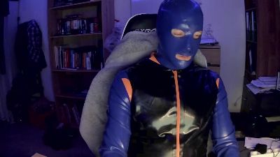 latex_diver34 live cam on Cam4
