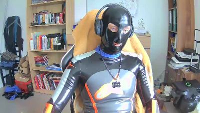 latex_diver34 live cam on Cam4