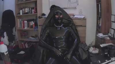 latex_diver34 live cam on Cam4