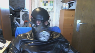 latexboy37 来自 德国 的 男性 直播摄像头