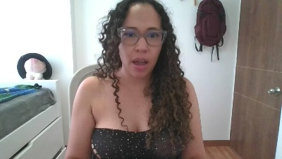 latina_hot84 live cam on Cam4