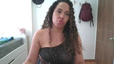 latina_hot84 live cam on Cam4
