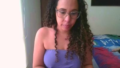 latina_hot84 live cam on Cam4