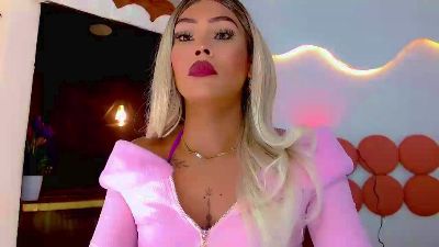 latina_megan live cam on Cam4