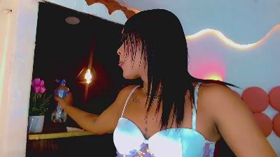 latina_megan live cam on Cam4