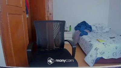 latinguy28 live cam on Cam4