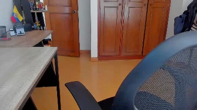 latinguy28 live cam on Cam4