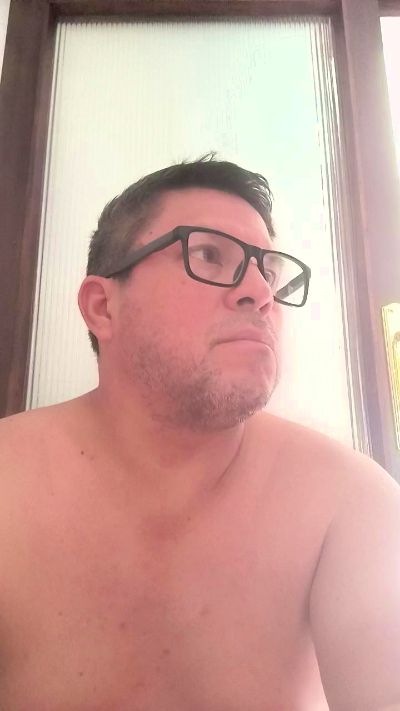 latinomadri3 live cam on Cam4
