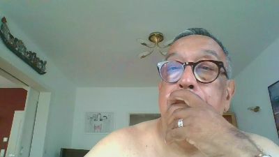 latinostuttg live cam on Cam4