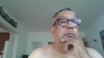 latinostuttg live cam on Cam4