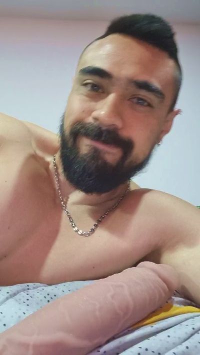 latinpenes live cam on Cam4