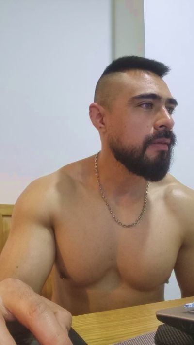 latinpenes live cam on Cam4
