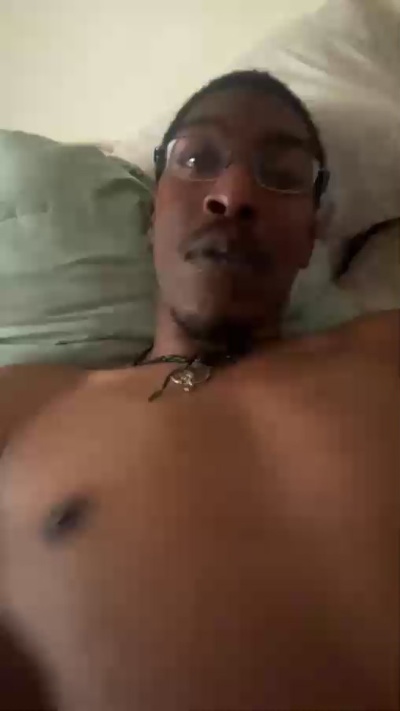 latreleatyouup live cam on Cam4