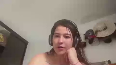 laura19 live cam on Cam4