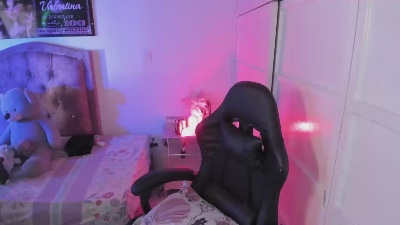 laura_hoot20 live cam on Cam4
