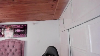 laura_hoot20 live cam on Cam4