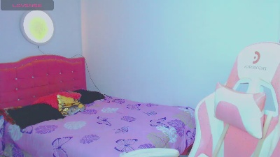 lauracollingsss live cam on Cam4