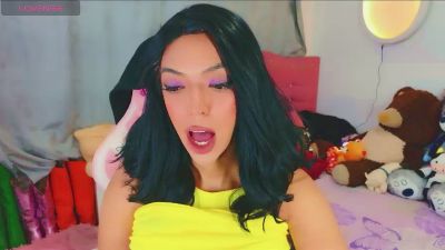 lauracollingsss live cam on Cam4