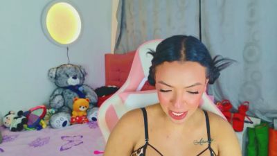 lauracollingsss live cam on Cam4